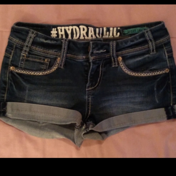 Body Central Women's Cuffed Denim Shorts NWOT - Picture 5 of 5